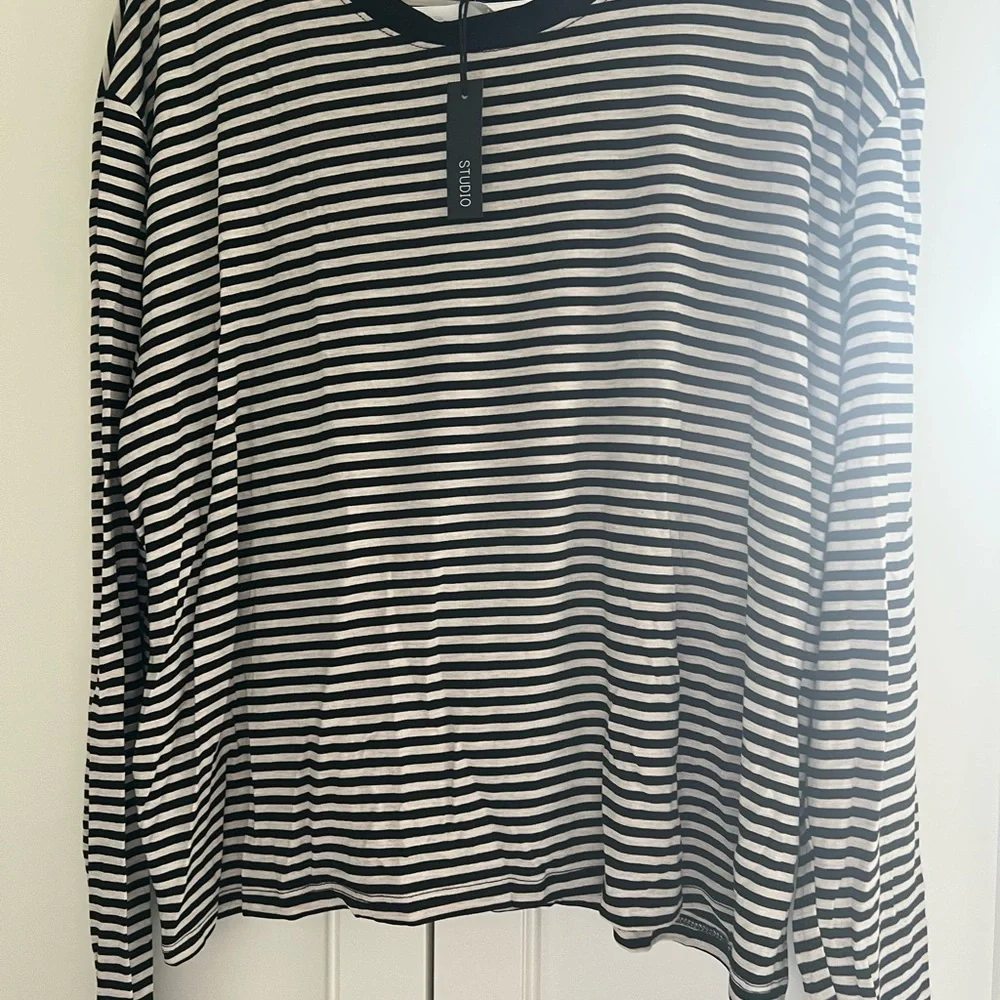 Studio Monochrome Striped Tee. Waist length. Chic and super comfortable. Soft. - Picture 13 of 14